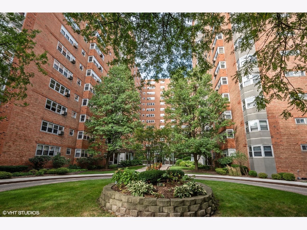 Condominiums For Sale Shoreline Park Chicago Illinois, 4980 Marine Drive