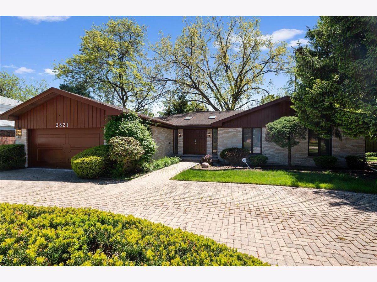  For Sale Glenview Illinois, 2821 Covert Road
