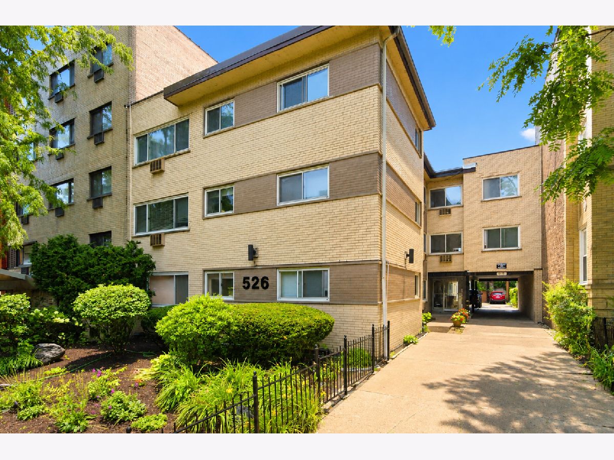  For Sale Chicago Illinois, 526 Roscoe Street