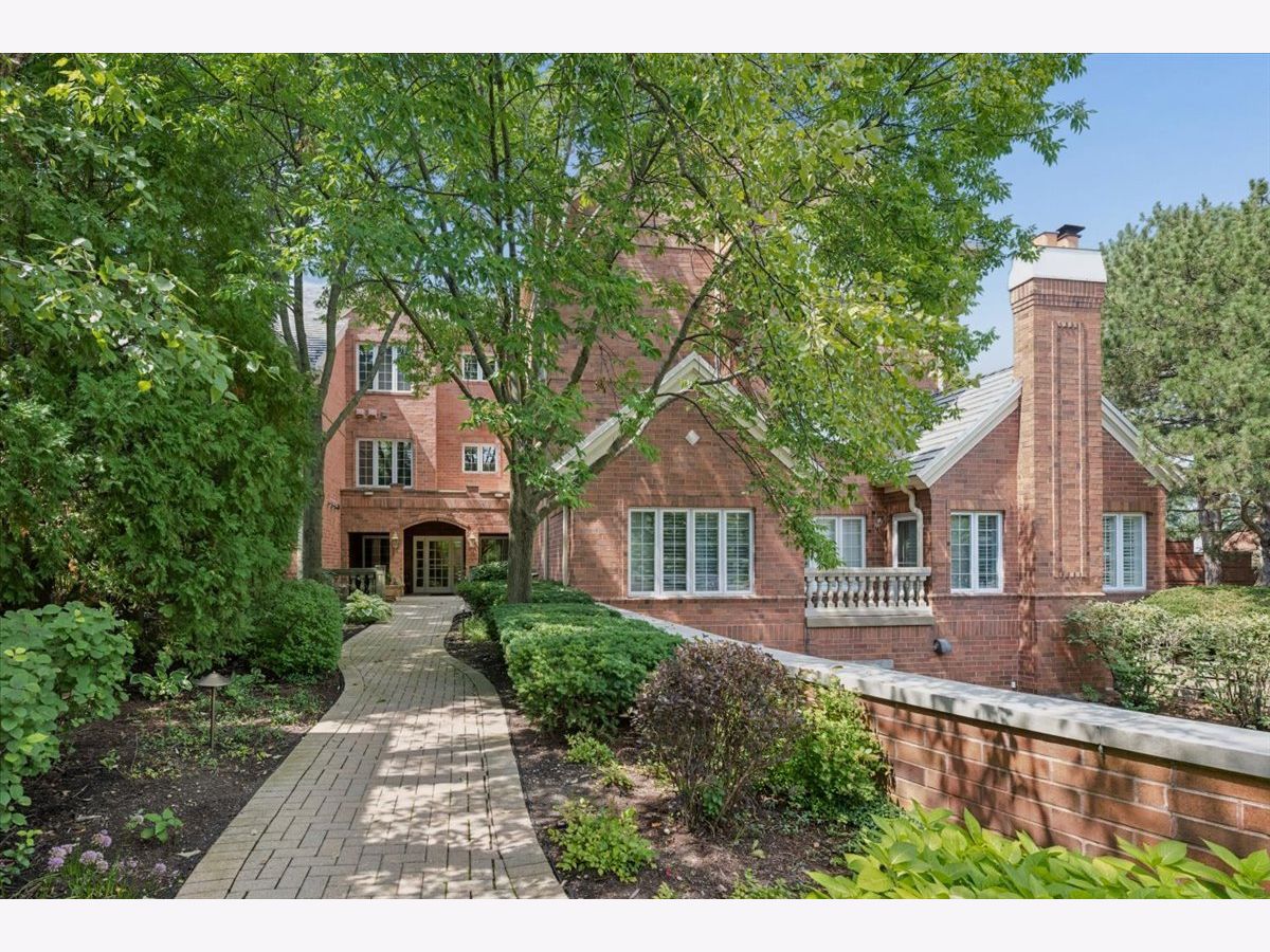 Sold Northfield Illinois, 212 Regent Wood