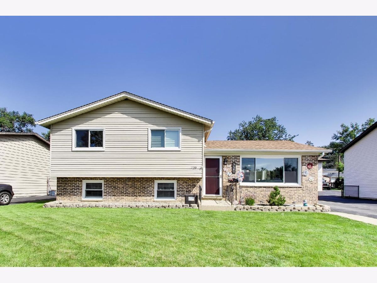  For Sale Round Lake Heights Illinois, 720 Warrior Drive