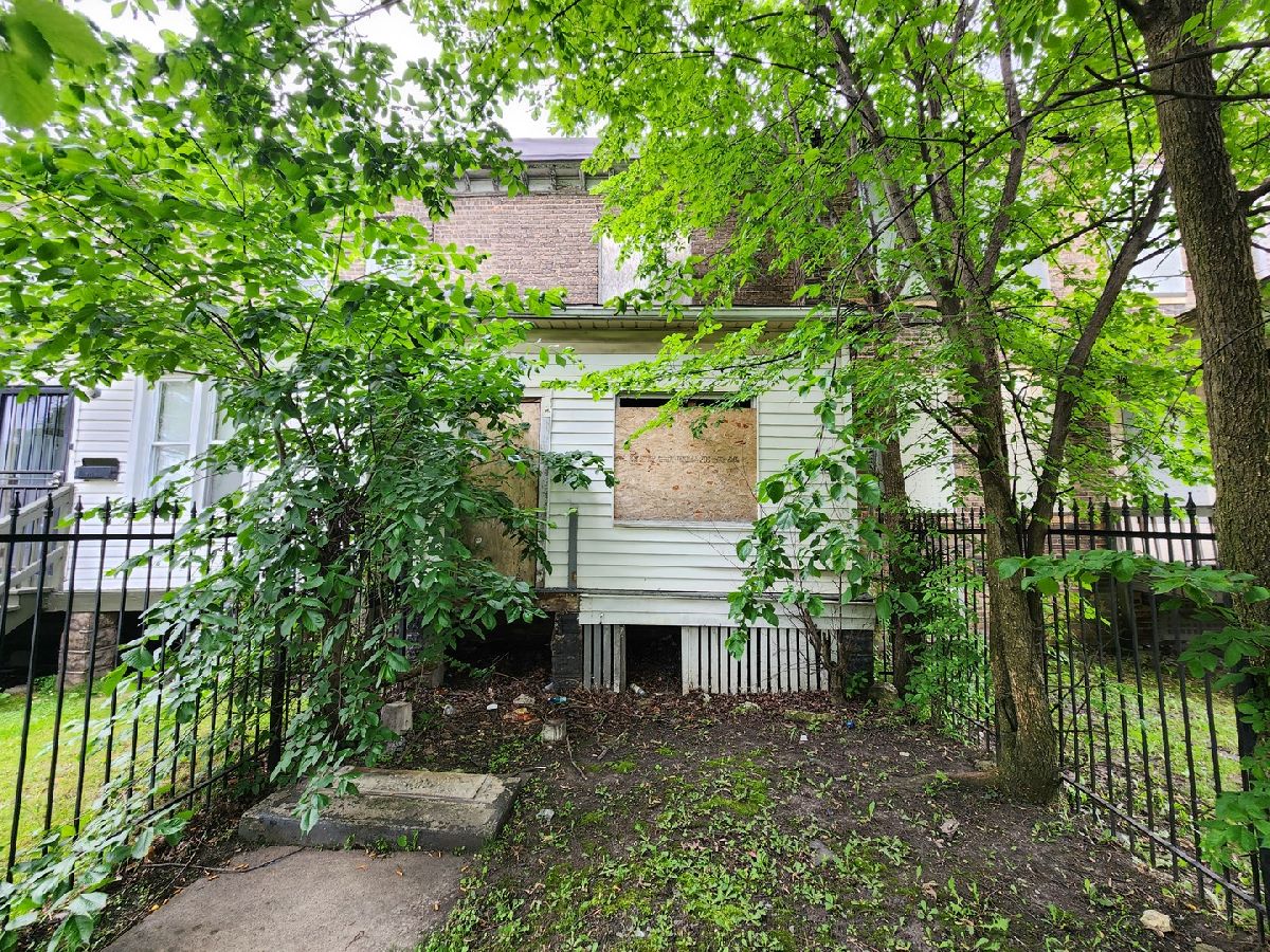  For Sale Chicago Illinois, 10525 Corliss Avenue