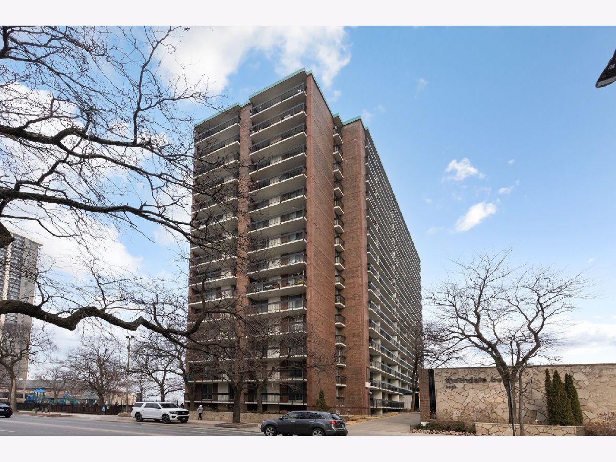 For Sale Chicago Illinois, 5901 Sheridan Road