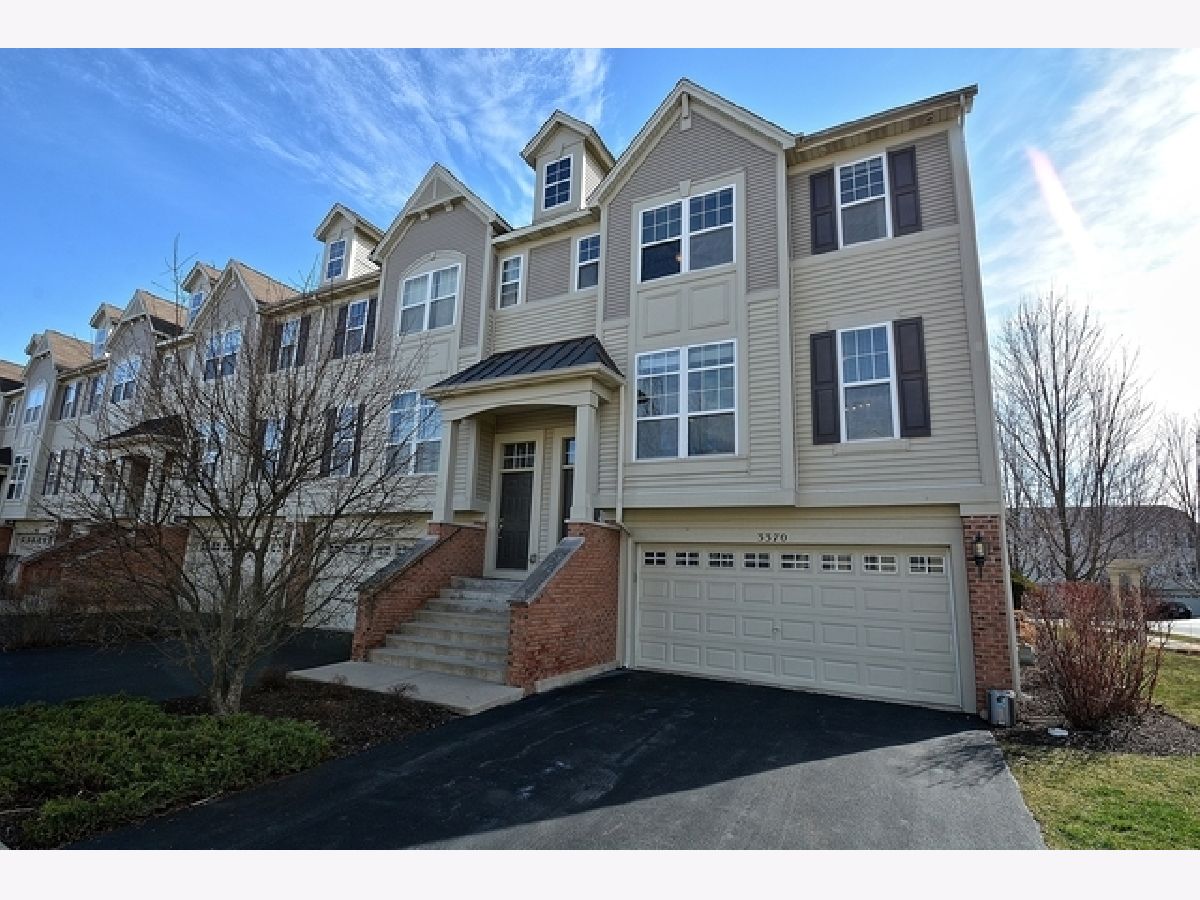 Townhomes Rented Yorkshire Square Aurora Illinois, 3370 Kentshire