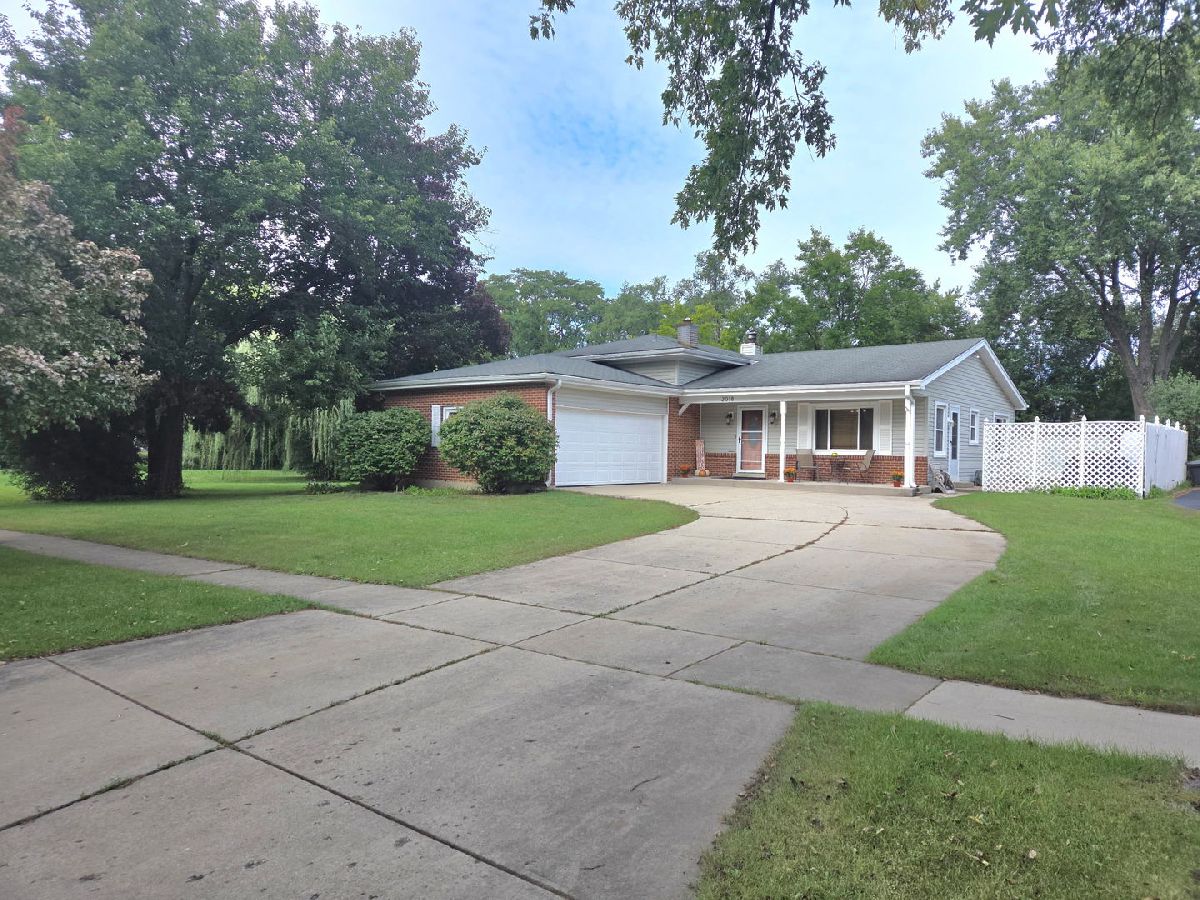 Homes For Sale Prentiss Creek Downers Grove Illinois, 2018 Oxnard Drive