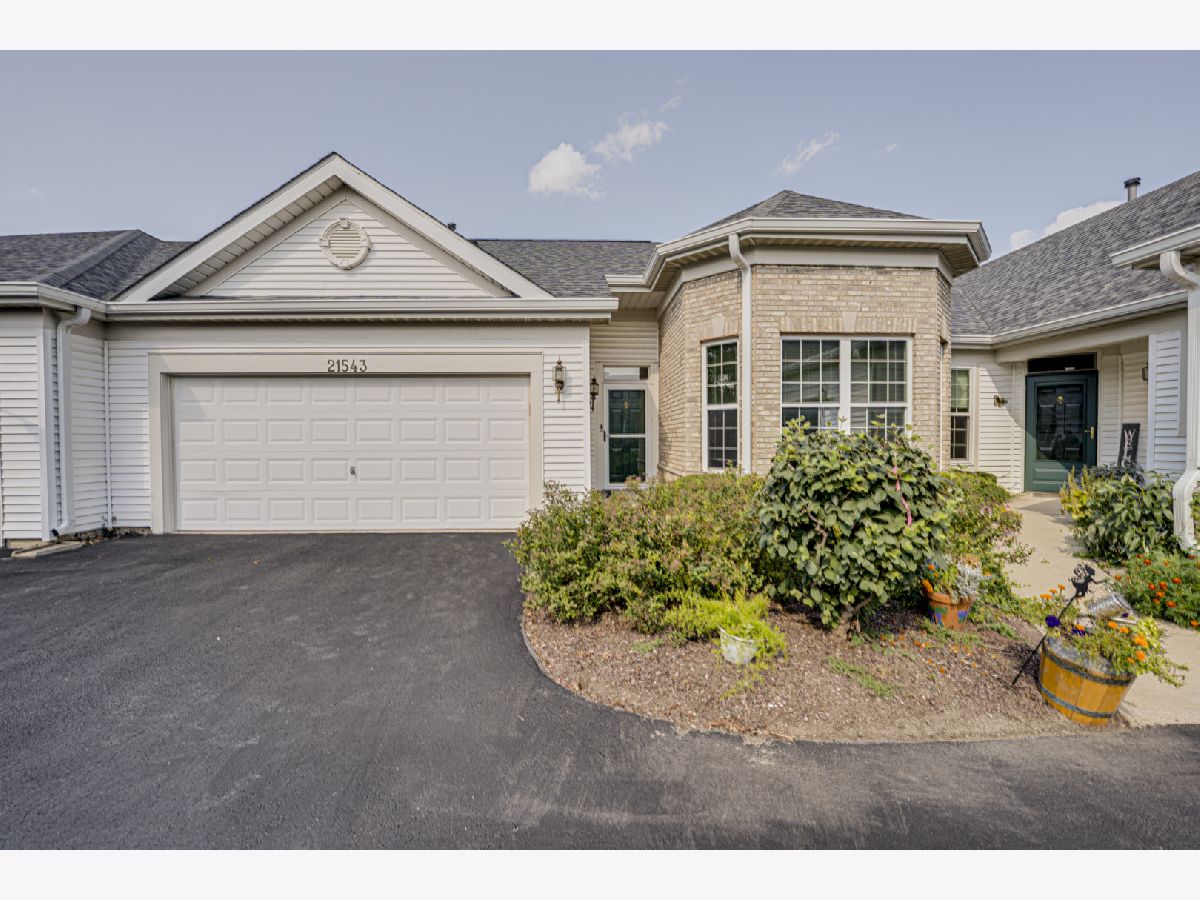  For Sale Crest Hill Illinois, 21543 Wolf Lake Way