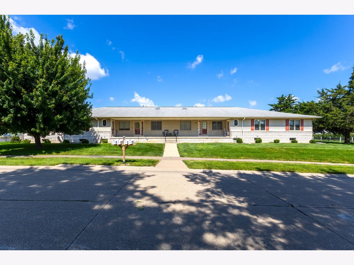 Condos & Townhomes For Sale Quail Run Condo East Moline Illinois, 1233 47th Ave Court
