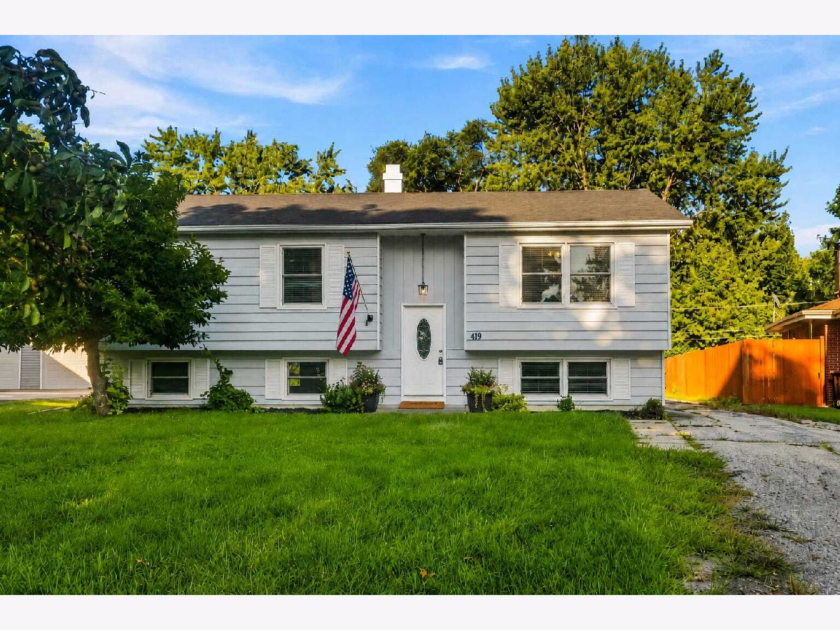  For Sale Lindenhurst Illinois, 419 Deerpath Drive