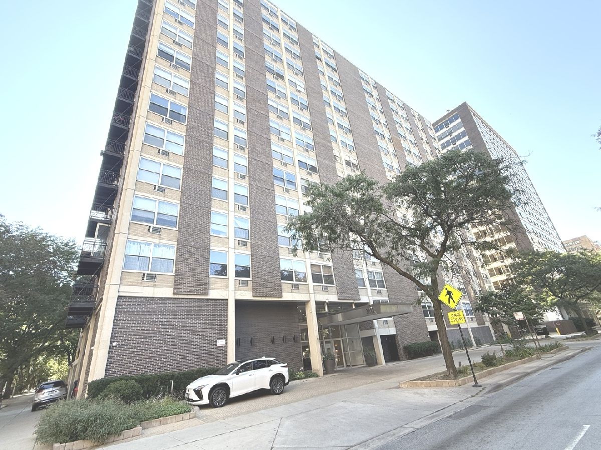  For Sale Chicago Illinois, 3033 Sheridan Road