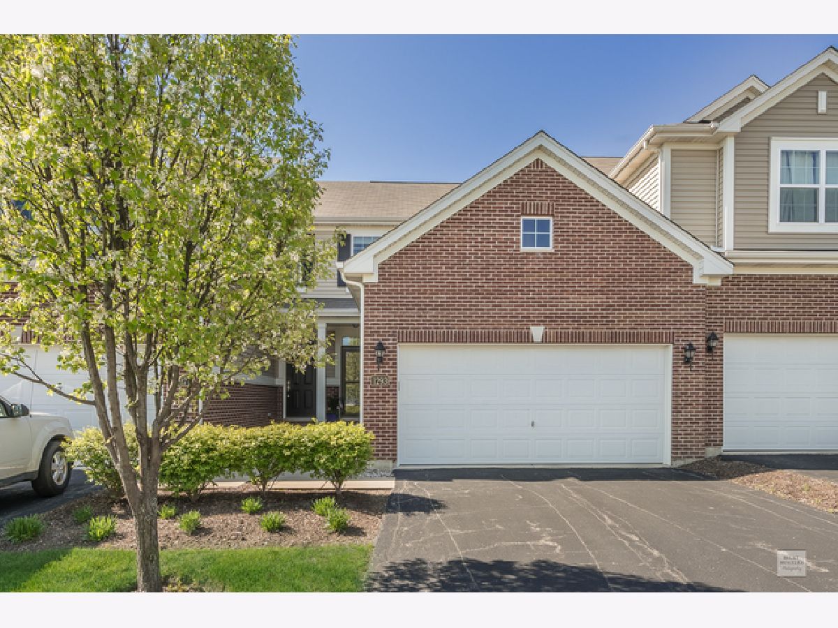 Townhomes For Sale Savannah Crossing Aurora Illinois, 1293 Church Court