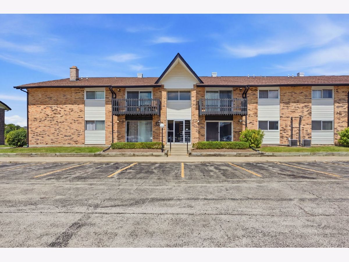  For Sale Willowbrook Illinois, 24B Kingery Quarter