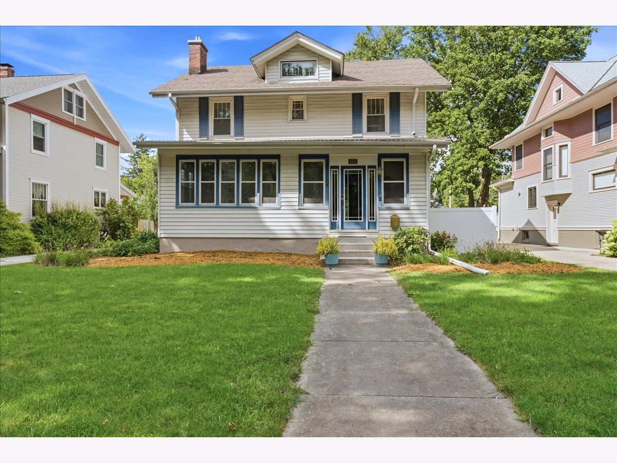 Homes & Condos & Townhomes For Sale Founders Grove Bloomington Illinois, 1514 Grove Street