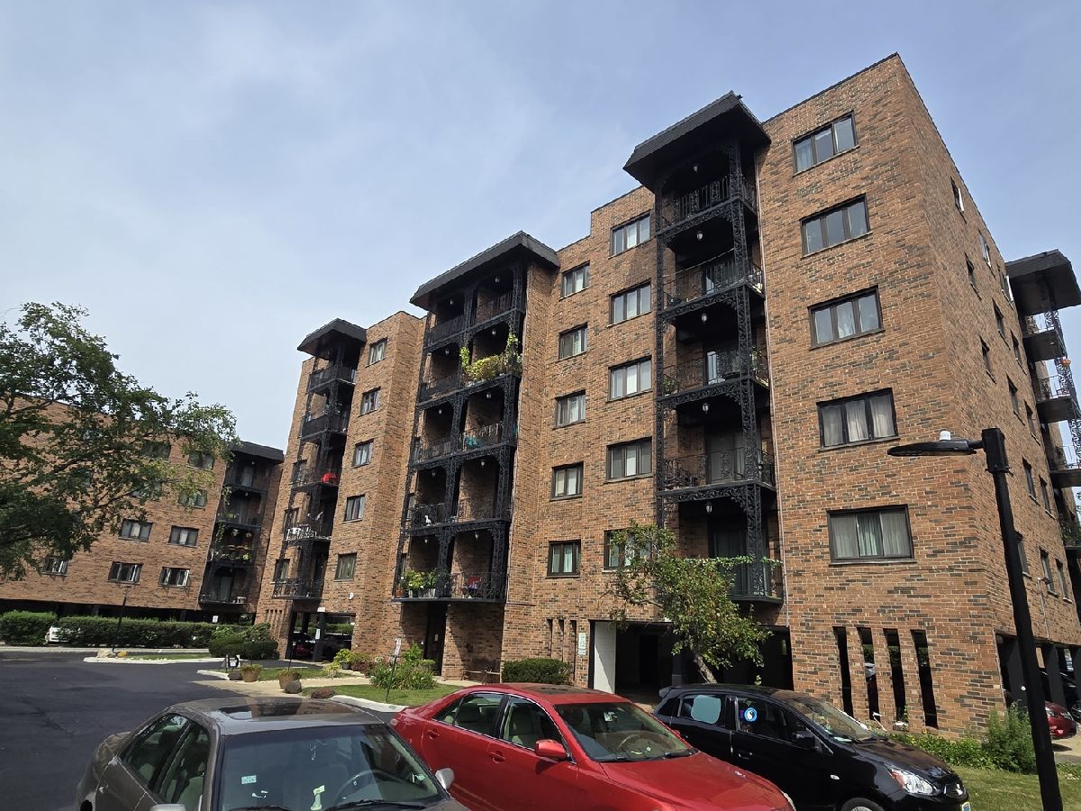  For Sale Des Plaines Illinois, 9332 Landings Lane