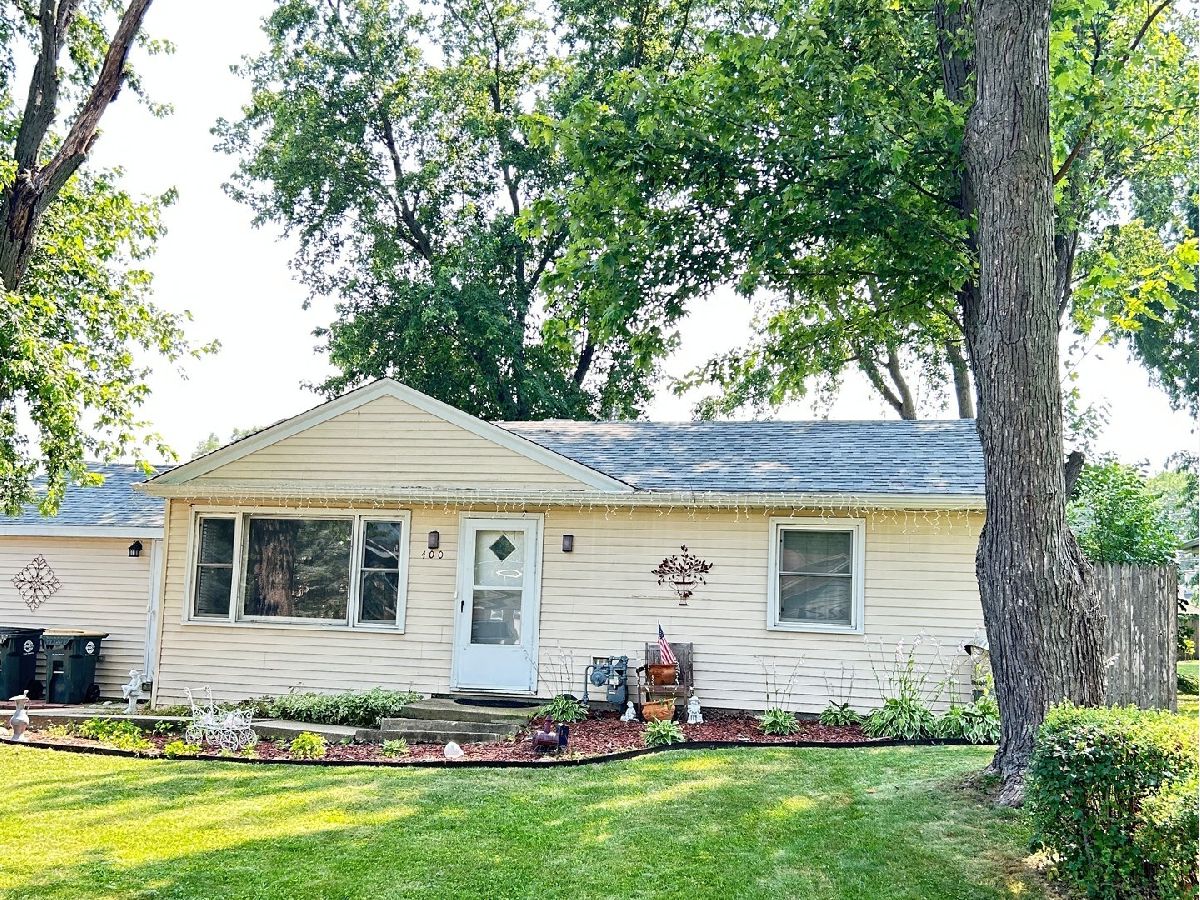  For Sale Antioch Illinois, 400 Birchwood Drive