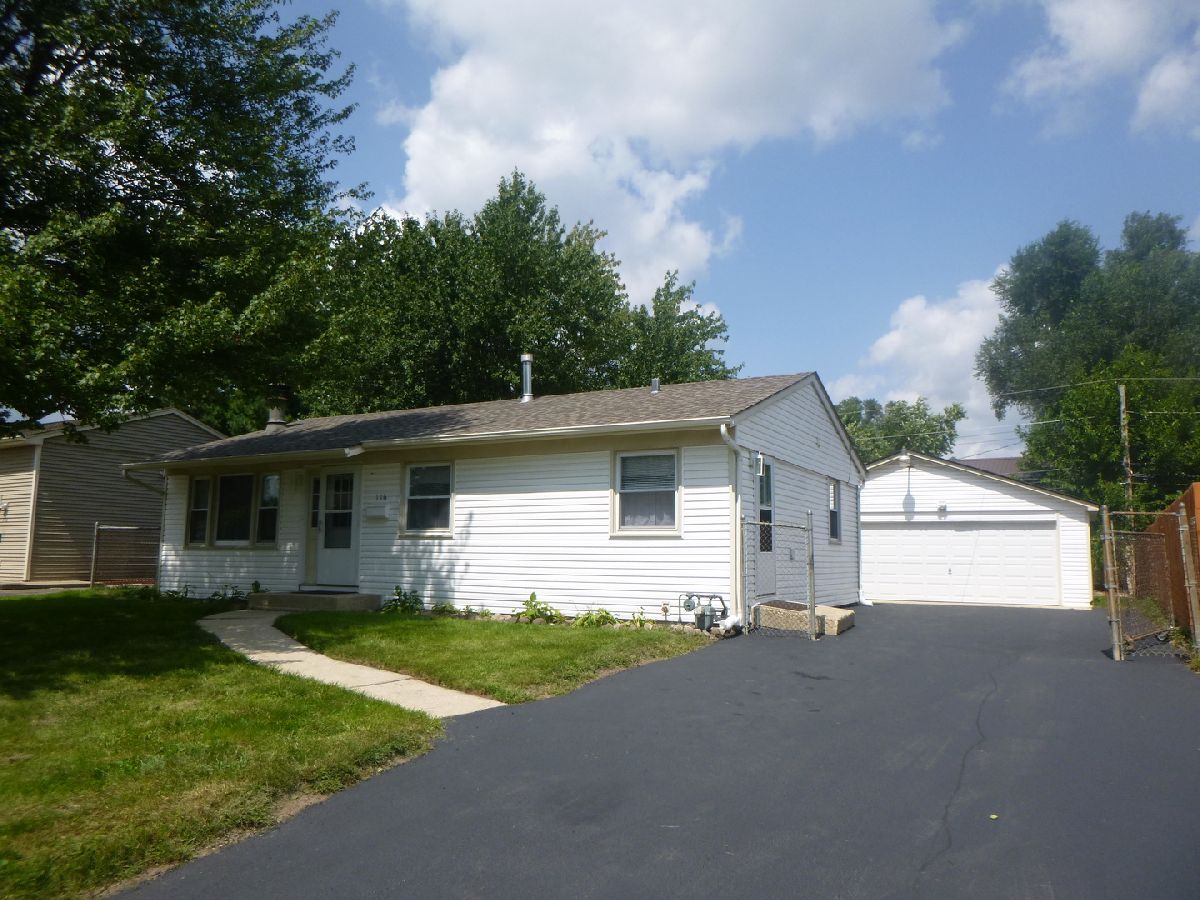  For Sale Carpentersville Illinois, 116 Del Rio Road