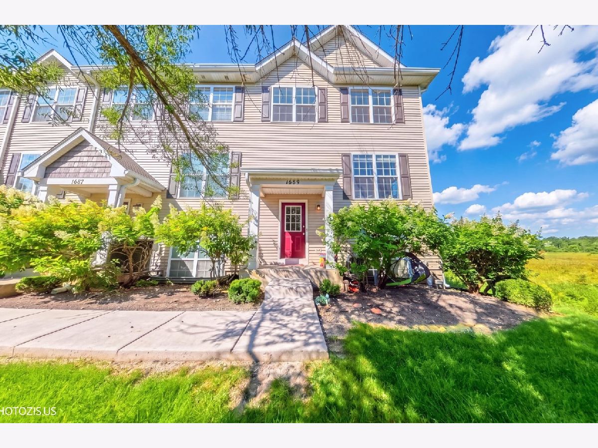 For Sale Round Lake Illinois, 1689 Turtle Creek Lane