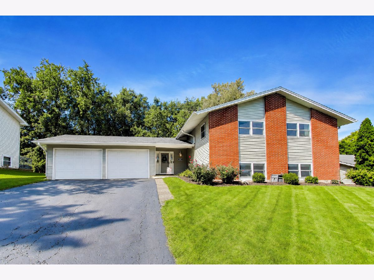  For Sale Woodridge Illinois, 6402 Bradley Drive