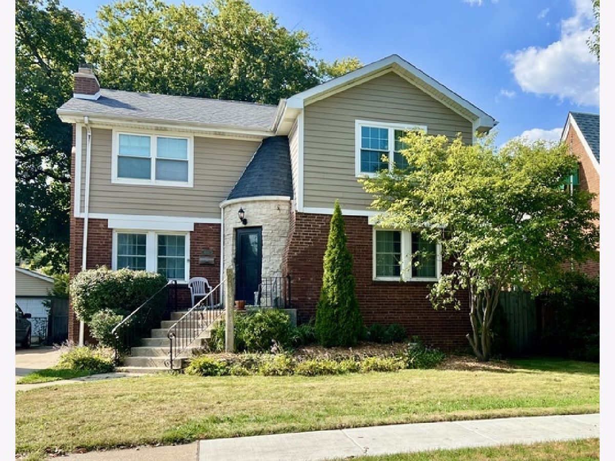  For Sale Evergreen Park Illinois, 9210 Trumbull Avenue