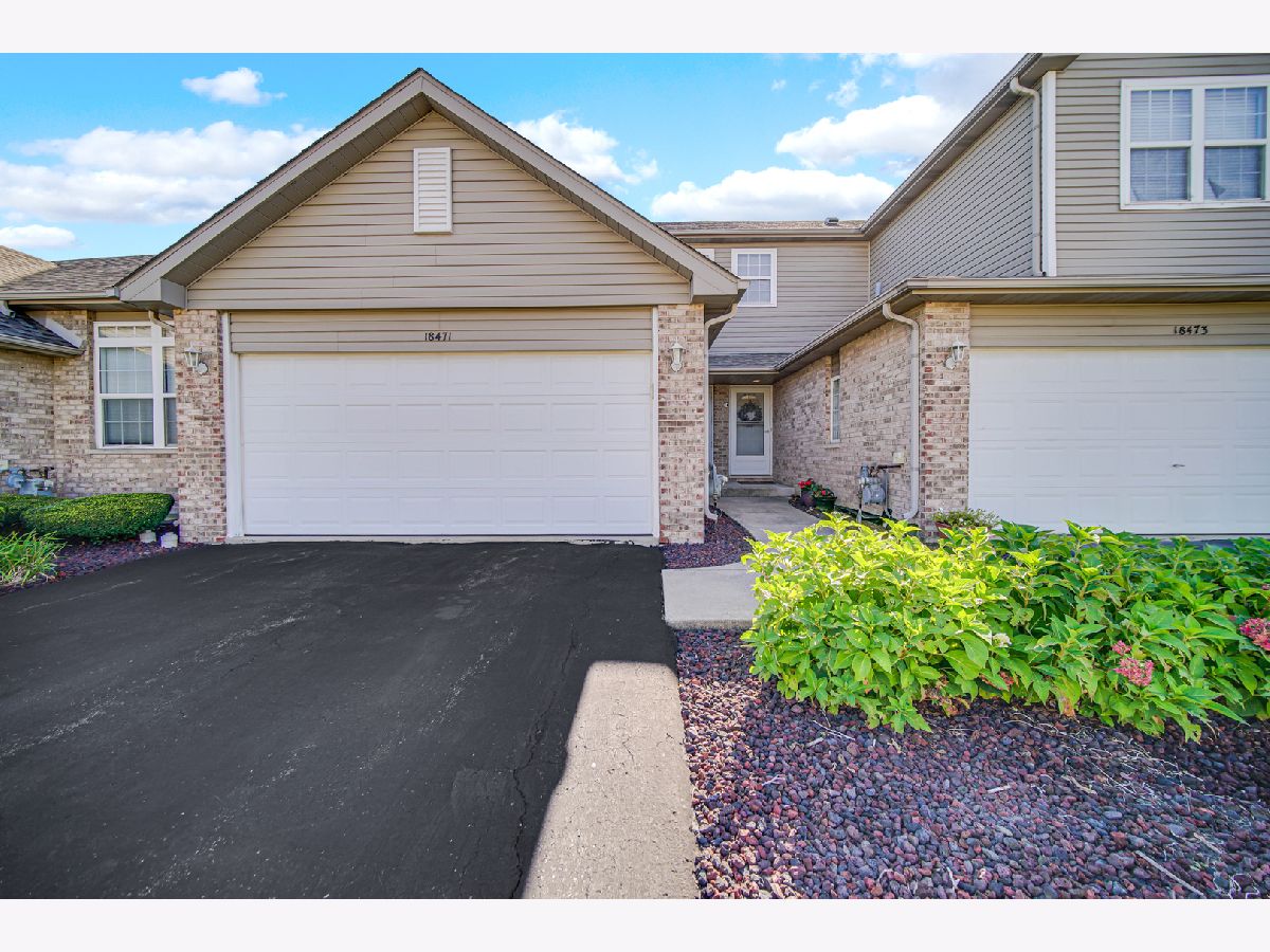 Townhomes & Condos For Sale Millenium Lakes Tinley Park Illinois, 18471 Millennium Drive