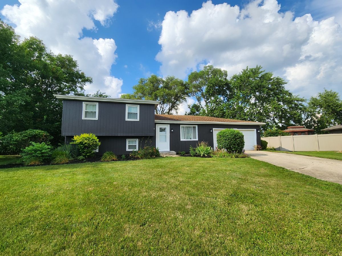  For Sale Crest Hill Illinois, 2412 Durness Court