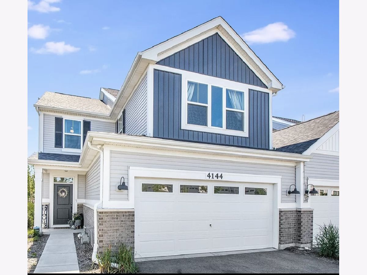 Condos & Townhomes For Sale Gramercy Square Aurora Illinois, 4144 Calder Lane