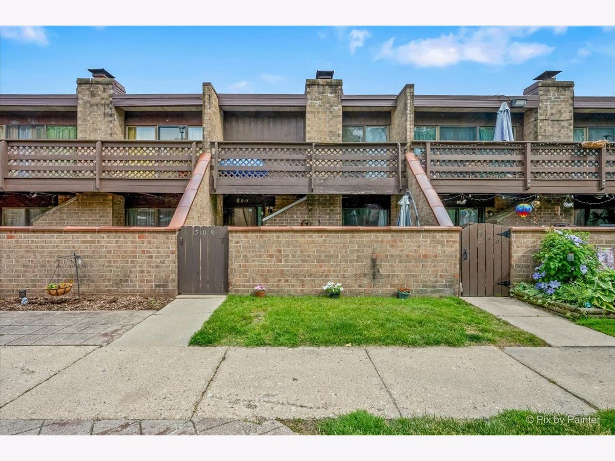 Condos & Townhomes For Sale Kennington Square Elgin Illinois, 509 Kenneth Circle