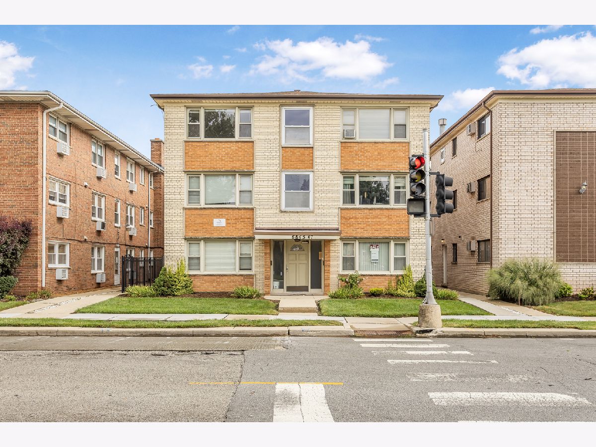  For Sale Chicago Illinois, 6845 Northwest Highway