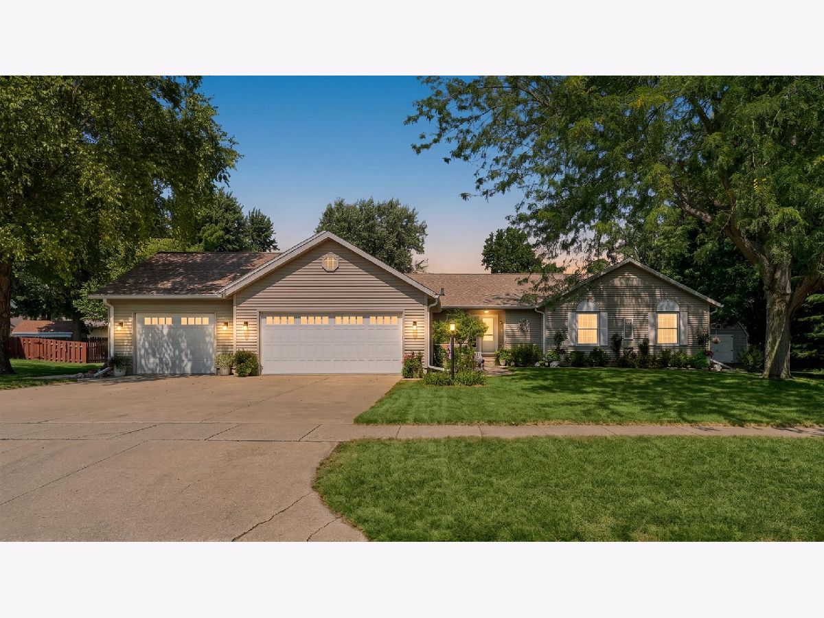  For Sale Monticello Illinois, 2002 Spruce Lane