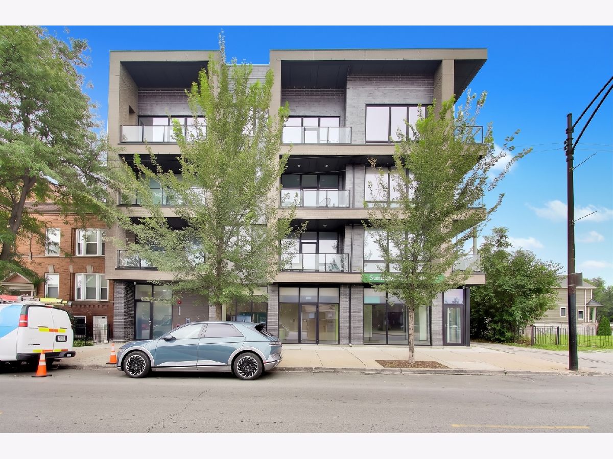  Sold Chicago Illinois, 2423 Fullerton