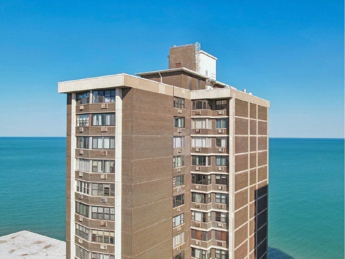  For Sale Chicago Illinois, 6325 Sheridan Road