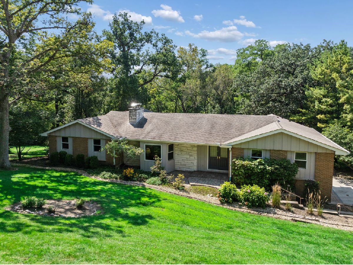 Homes & Condos & Townhomes For Sale Sleepy Hollow Manor Sleepy Hollow Illinois, 1113 Crane Drive