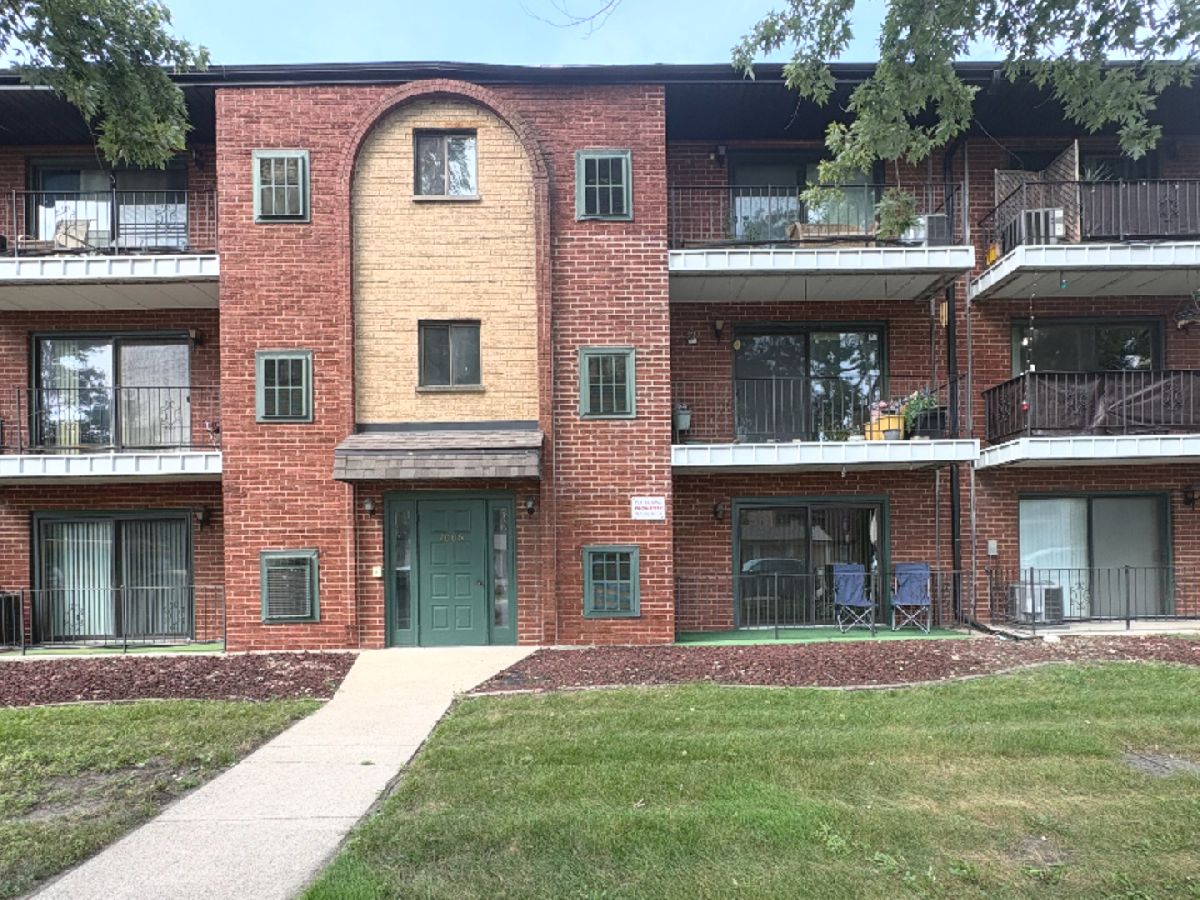  For Sale Chicago Ridge Illinois, 7006 98th Street