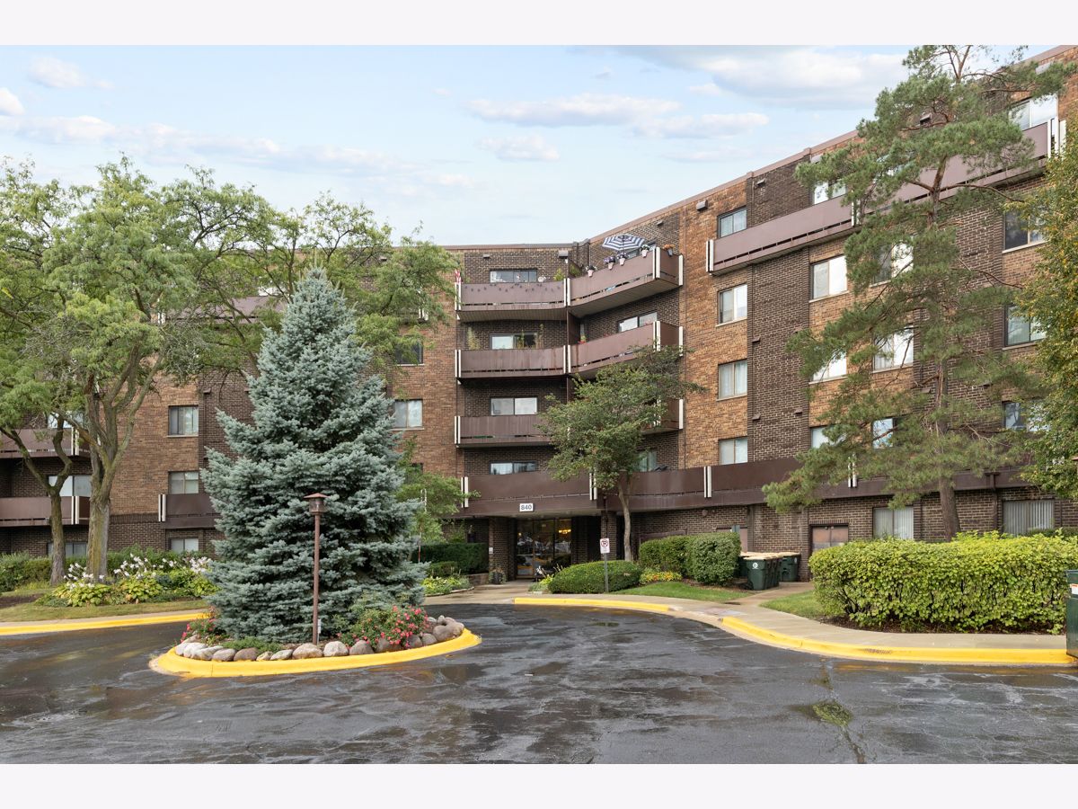 Condominiums For Sale Village On The Lake Elk Grove Village Illinois, 840 Wellington Avenue
