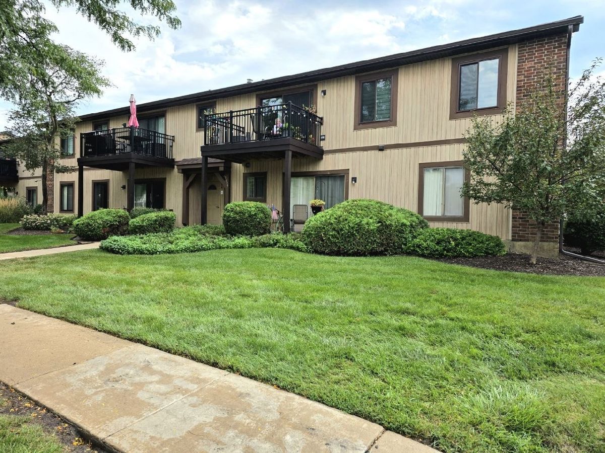  For Sale Roselle Illinois, 1099 Prescott Drive