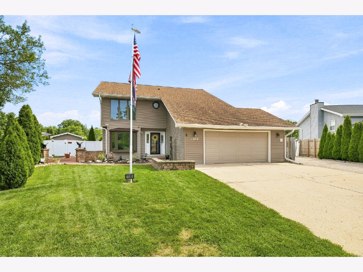  For Sale Shorewood Illinois, 1109 Home Court