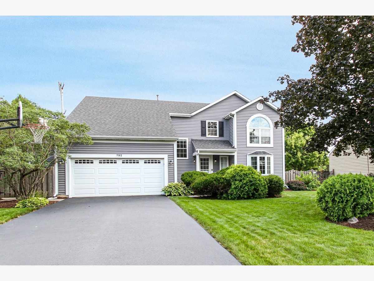  For Sale Lake In The Hills Illinois, 792 Brandt Drive