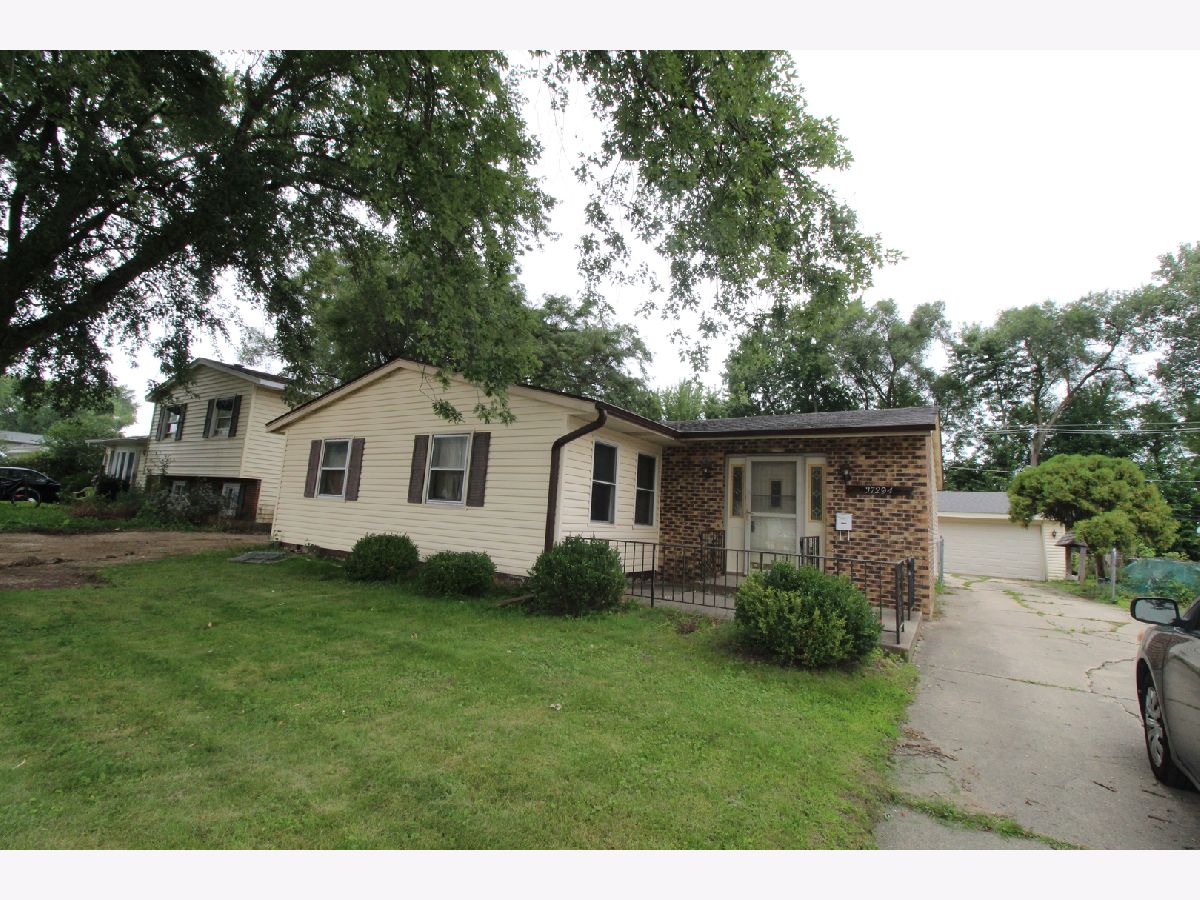  For Sale Gurnee Illinois, 37294 Grandwood Drive