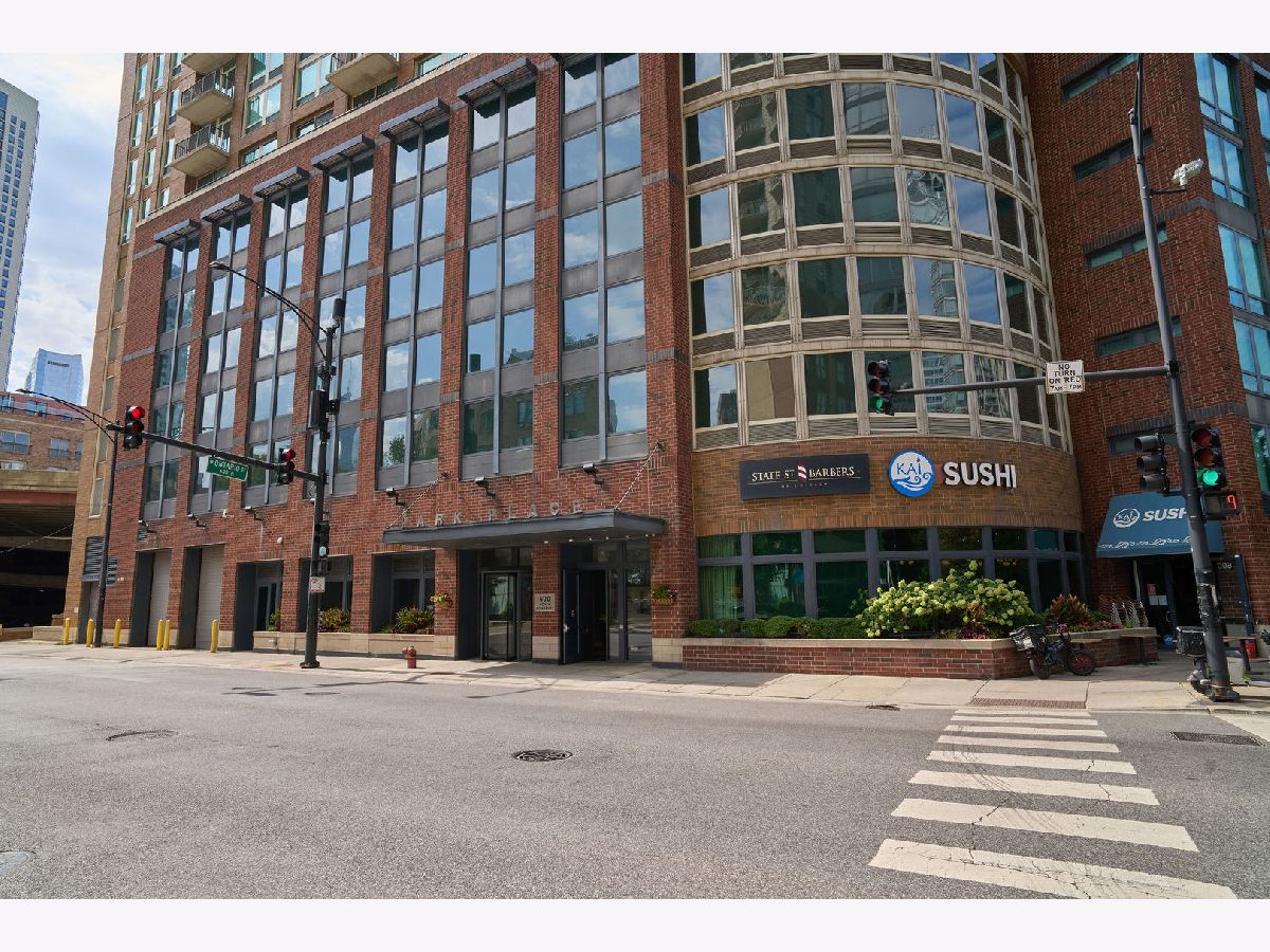 Condominiums For Rent Park Place Chicago Illinois, 600 Kingsbury