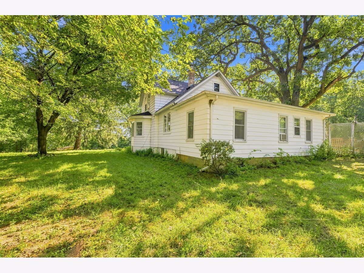  For Sale Spring Grove Illinois, 39132 Mound Avenue
