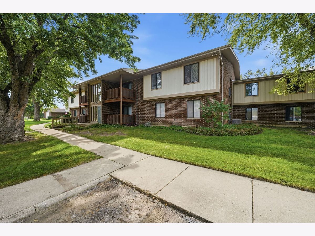 Condominiums & Homes For Sale Brookside Streamwood Illinois, 603 Garden Circle