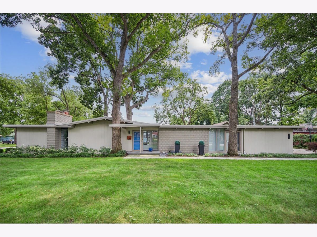  For Sale Northfield Illinois, 286 Avon Avenue