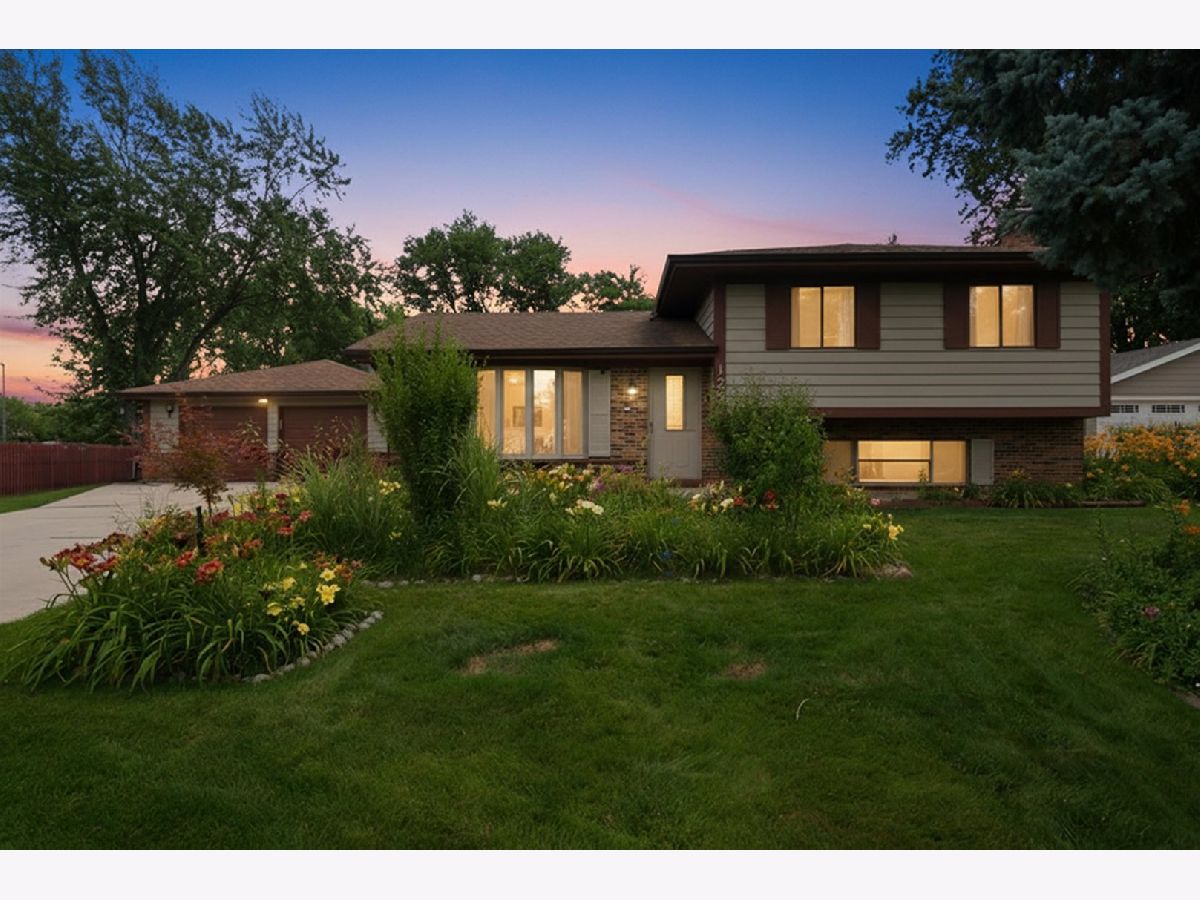 Homes & Condos & Townhomes For Sale Weathersfield Schaumburg Illinois, 127 Barrett Lane