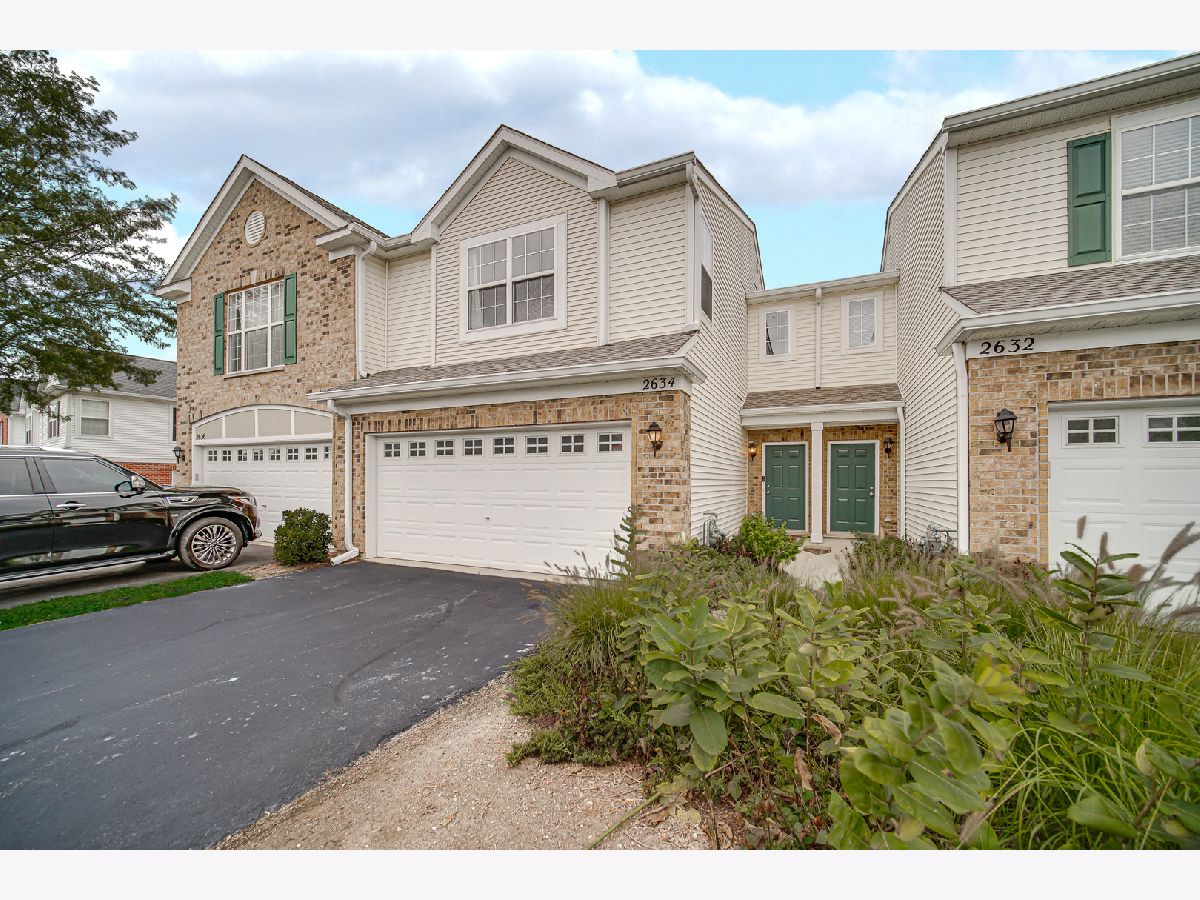 Townhomes For Sale Millbrook At Canterbury Algonquin Illinois, 2634 Williamsburg Drive