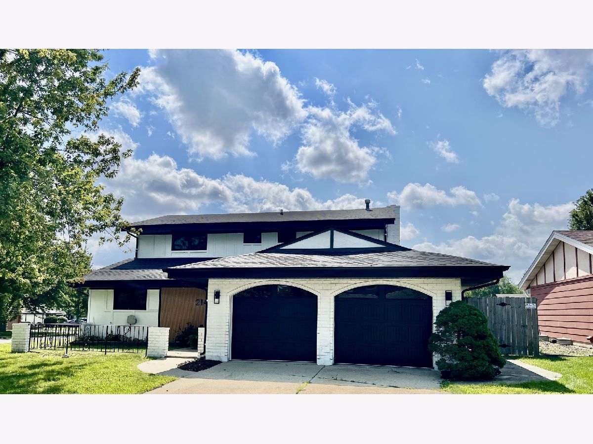 Townhomes & Condos & Homes For Sale Fairfield Bloomingdale Illinois, 214 Cambridge Lane