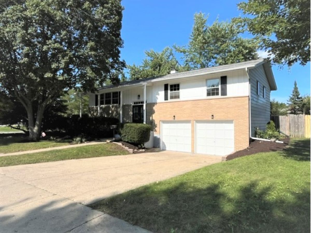 Homes For Sale Winston Park Palatine Illinois, 17 Winston Drive