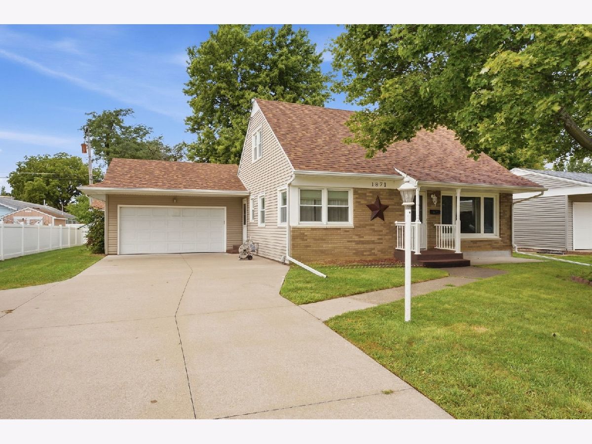 Homes For Sale Kings Orchard Moline Illinois, 1871 41st Street