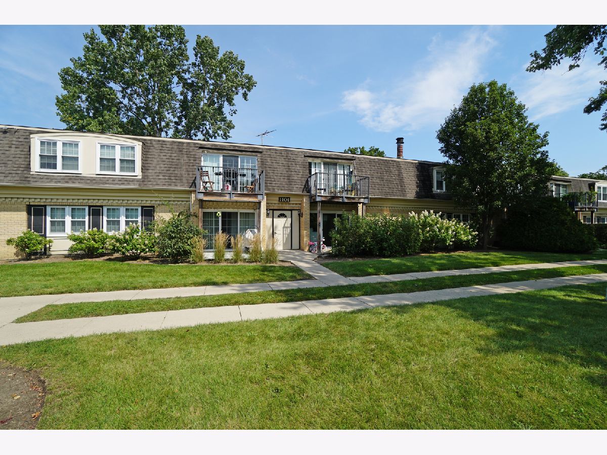  For Sale Wheeling Illinois, 1101 Pleasant Run Drive