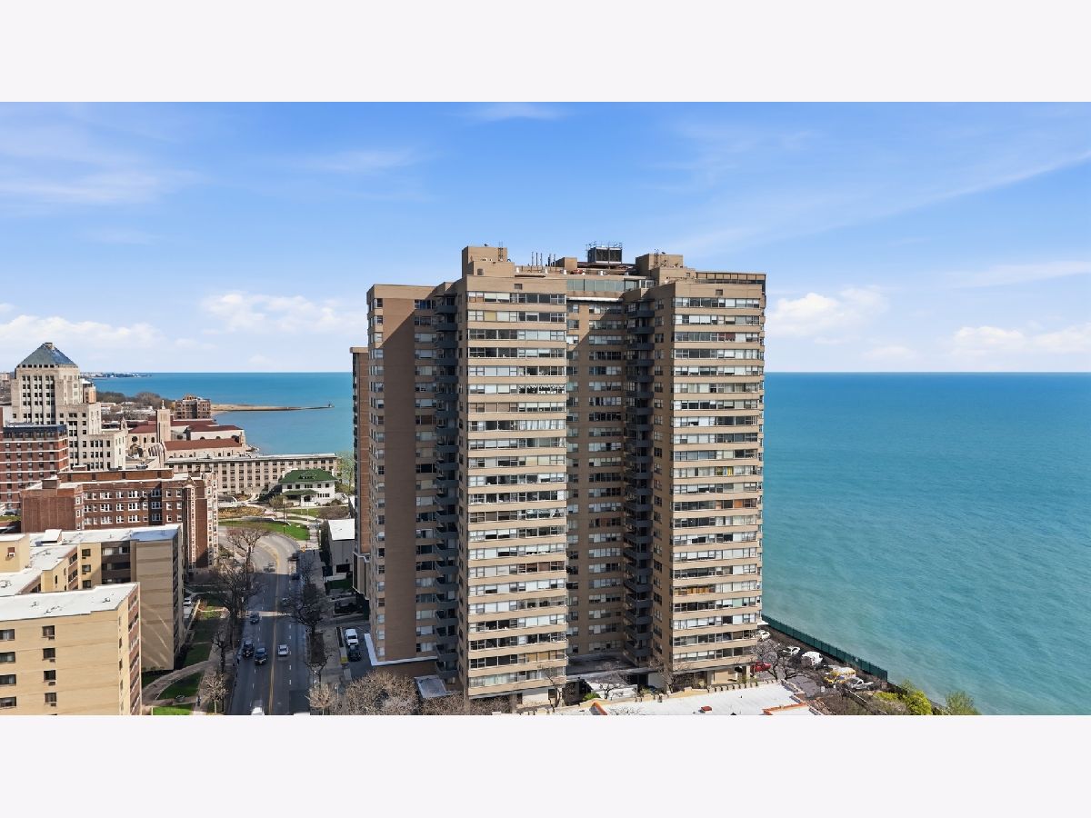  For Sale Chicago Illinois, 6301 Sheridan Road