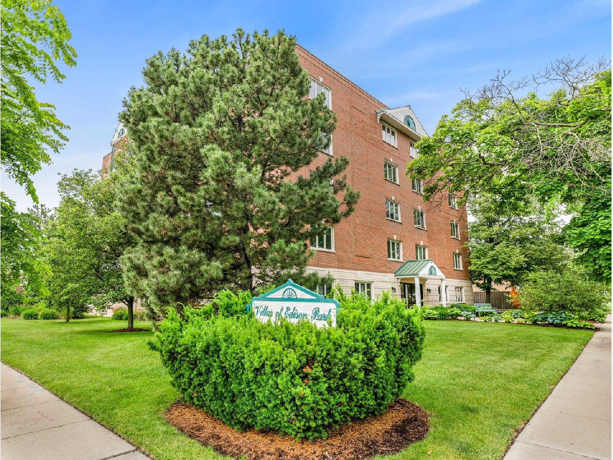  For Sale Chicago Illinois, 6800 Harlem Avenue