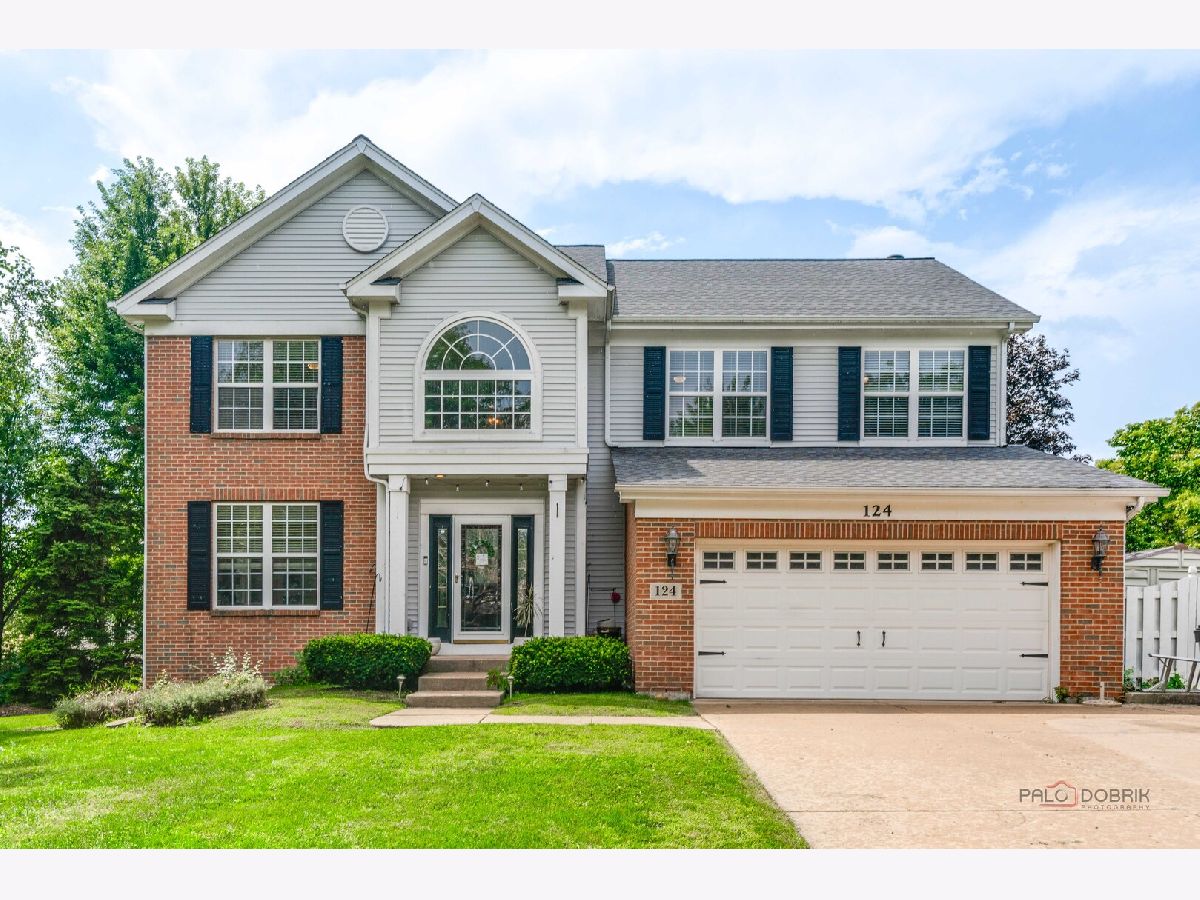 Homes For Sale Walk Up At The Park Crystal Lake Illinois, 124 Carmella Drive